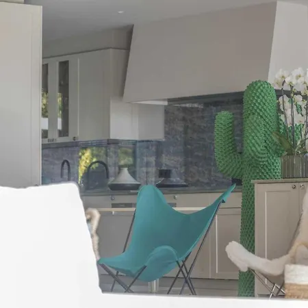 Exceptional A C 4br 8p With Pool & Sea View