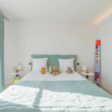 Exceptional A C 4br 8p With Pool & Sea View