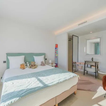Exceptional A C 4br 8p With Pool & Sea View