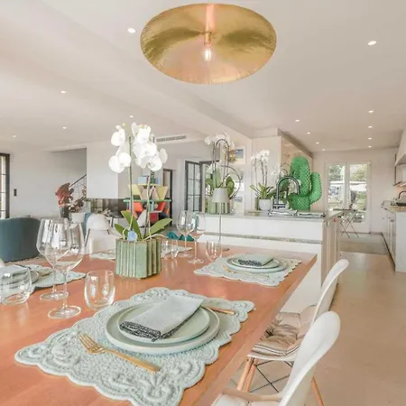 Exceptional A C 4br 8p With Pool & Sea View