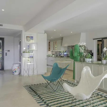 Exceptional A C 4br 8p With Pool & Sea View