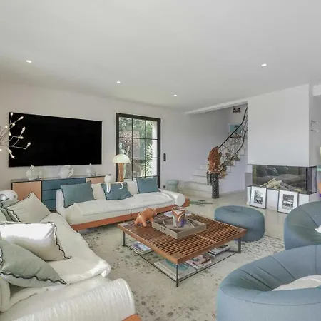 Exceptional A C 4br 8p With Pool & Sea View *
