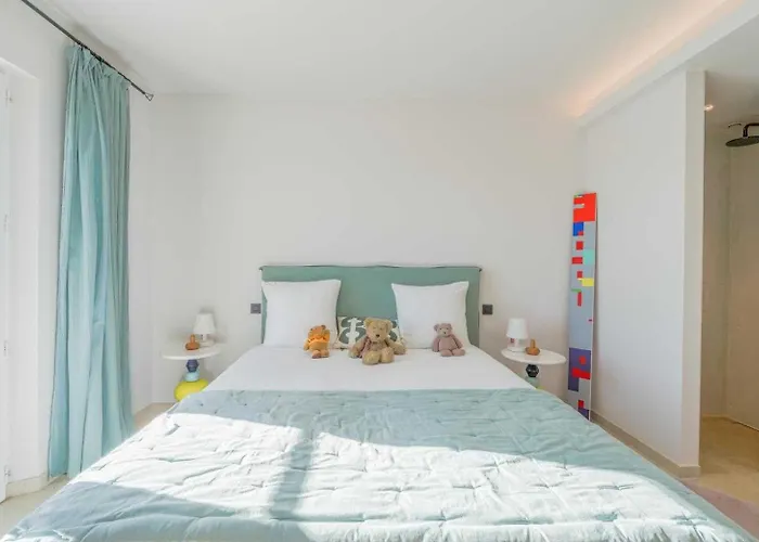 Exceptional A C 4br 8p With Pool & Sea View