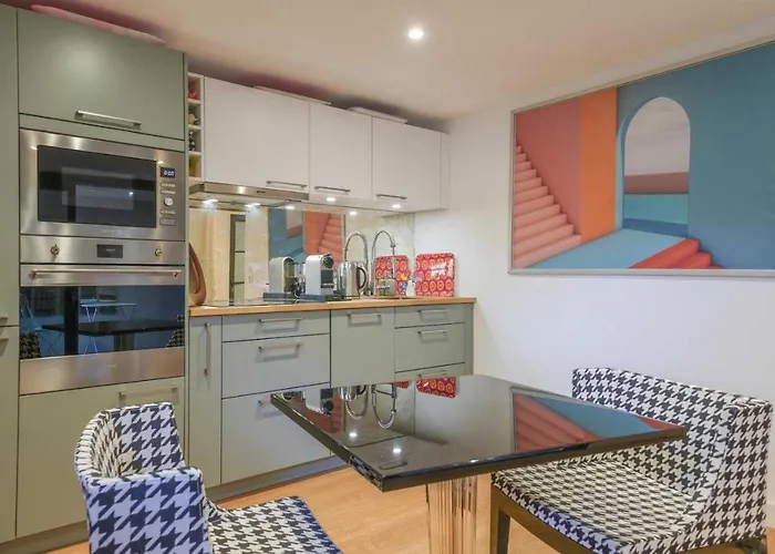 Exceptional A C 4br 8p With Pool & Sea View