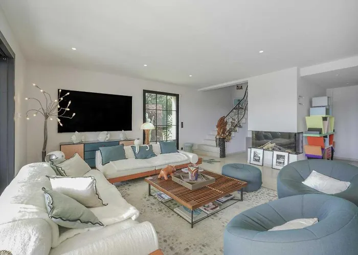 Exceptional A C 4br 8p With Pool & Sea View *