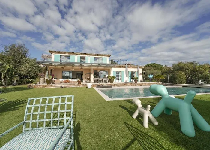 Exceptional A C 4br 8p With Pool & Sea View